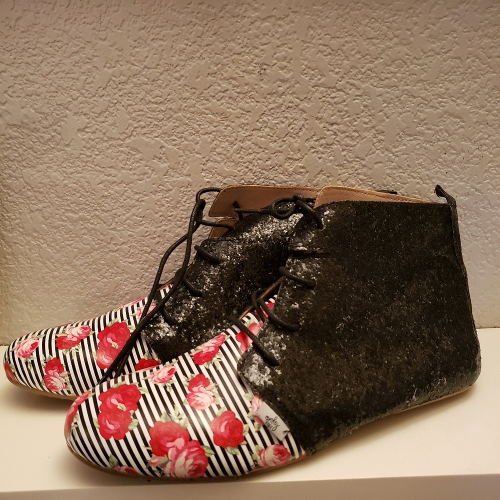 Monkey feet boots